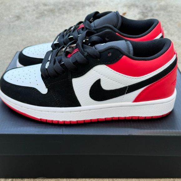 Nike Jordan 1 Low - Picture 1 of 9